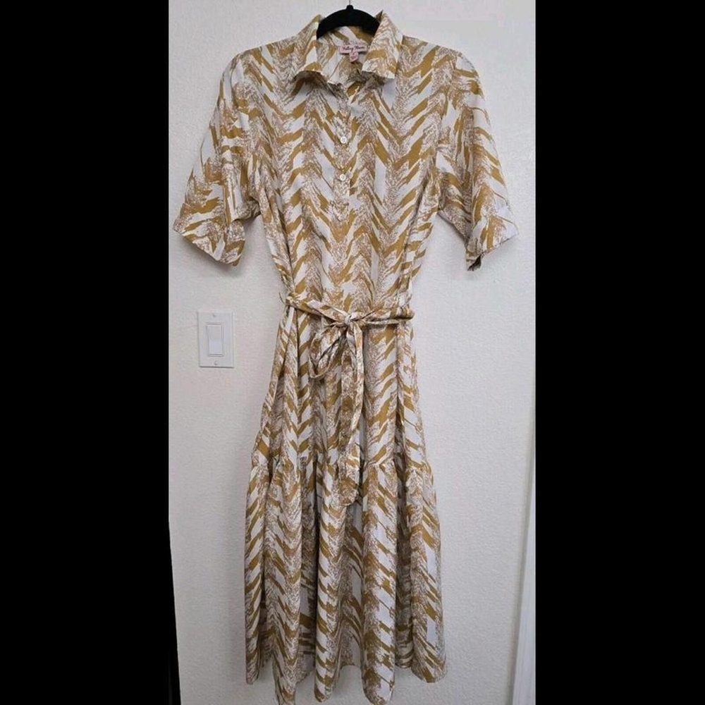 Falling Flowers Women's Cream Print Waist Tie Chevron Dress
